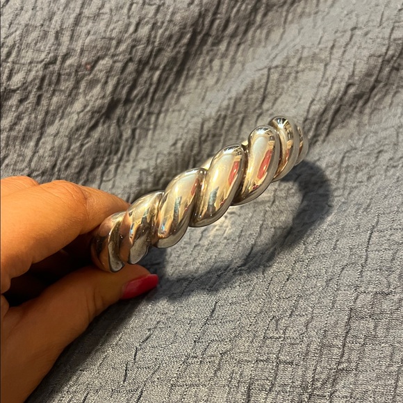 Elegant Sterling Silver Twisted Bangle - Picture 1 of 3